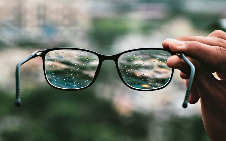 Como Tirar Mancha da Lente do Óculos de Grau